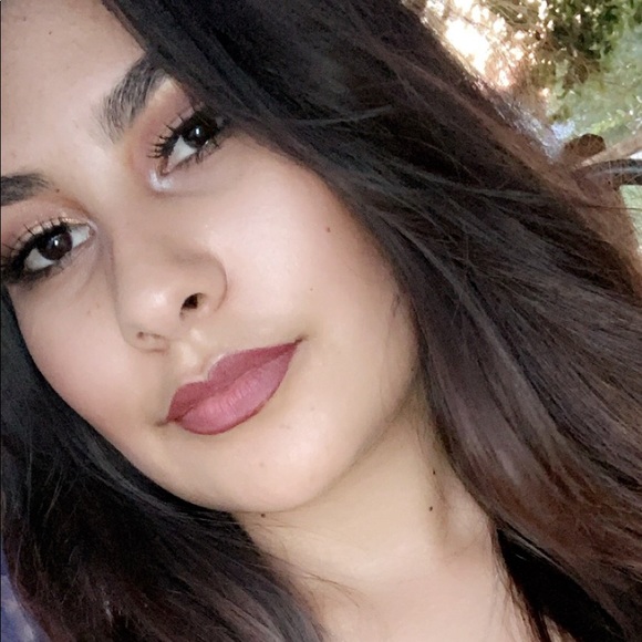 Meet your Posher, Angelica - Picture 2 of 4